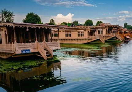 From Golden City to Heaven: Amritsar to Srinagar Tour